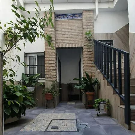 En El Fontanal, Casa- Patio De Vecinos * Севилья
